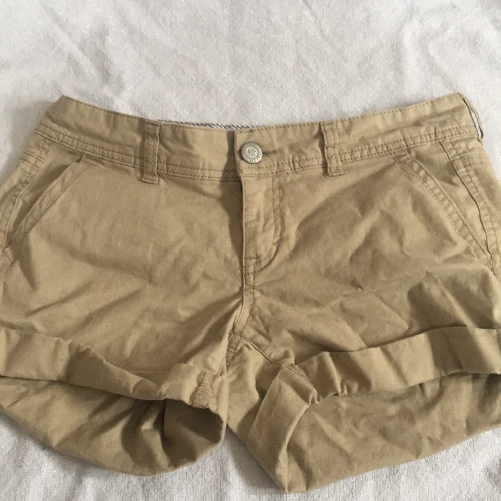 Khaki short shorts